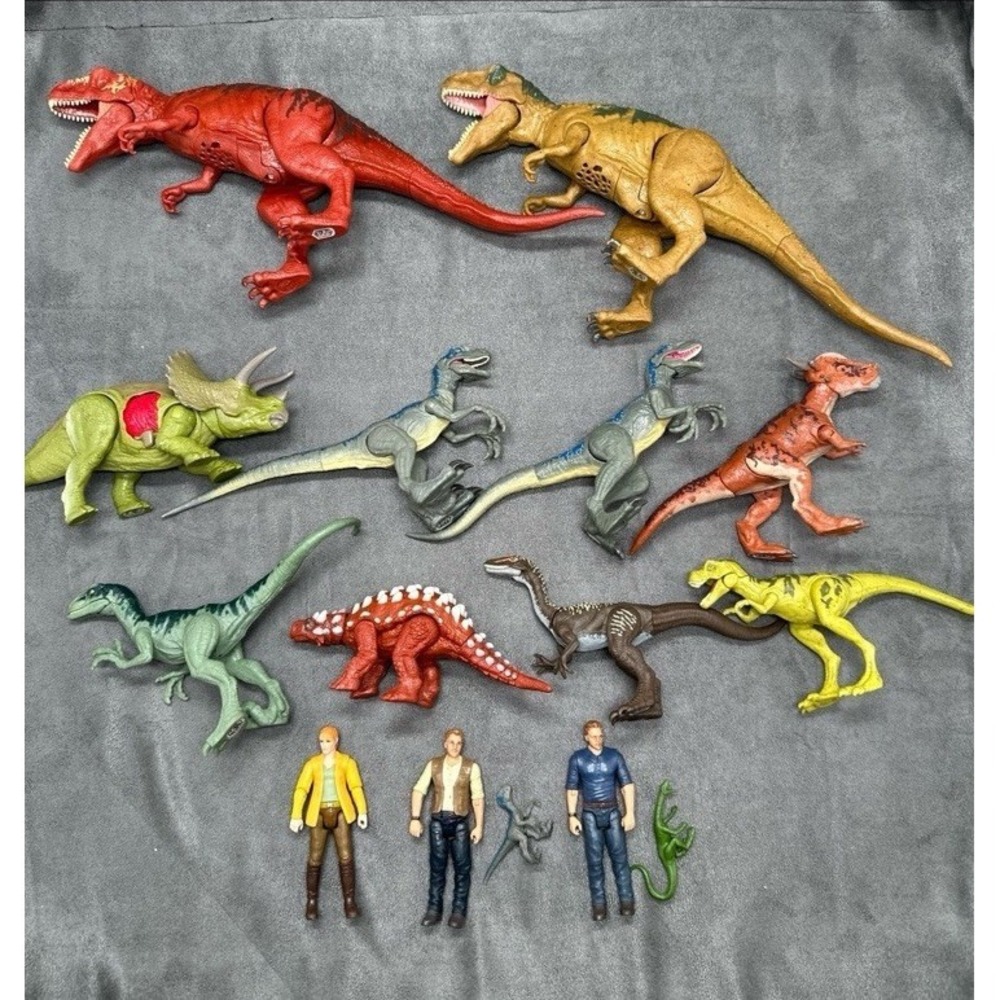 Jurassic World Fallen Kingdom Claire, Owen & Dinosaurs Lot